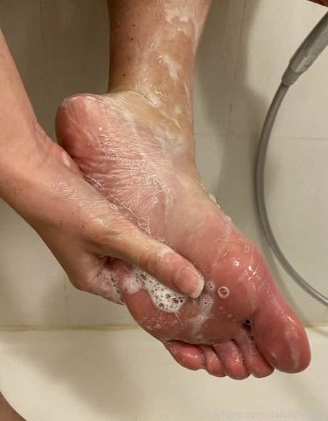 italianfeetluv beautiful actress archive