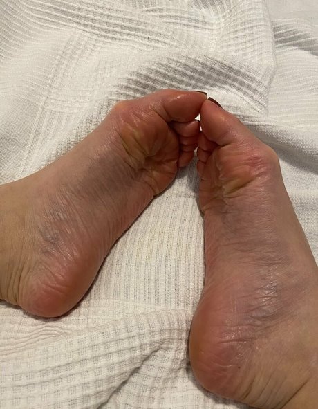 italianfeetluv nude model pictures