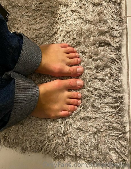 italianfeetluv hot star photos