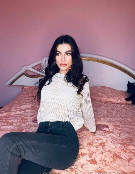 annie minor model perfect pic