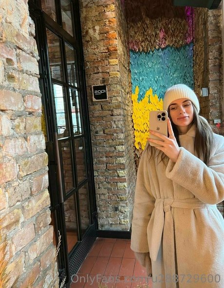 annie minor star nude photo