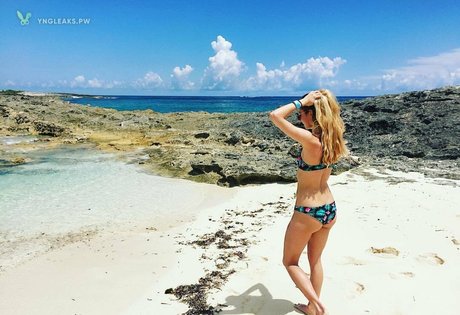 Tarah Kayne model nude photos