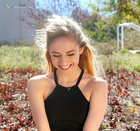 Tarah Kayne model top img