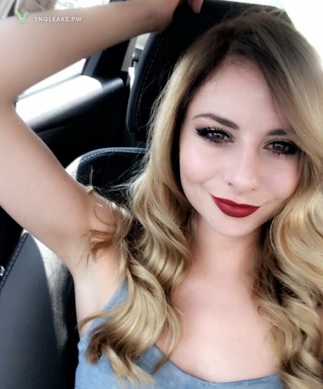 Tarah Kayne art model image