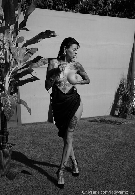 Lady Vamp pornstar nudes pics