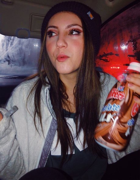 Kaelyn Myers hot star pic