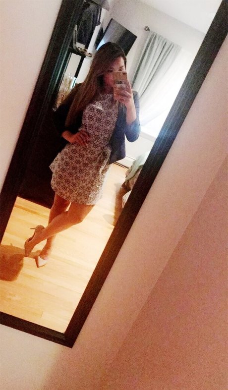 Lizzy Decologero top model pics