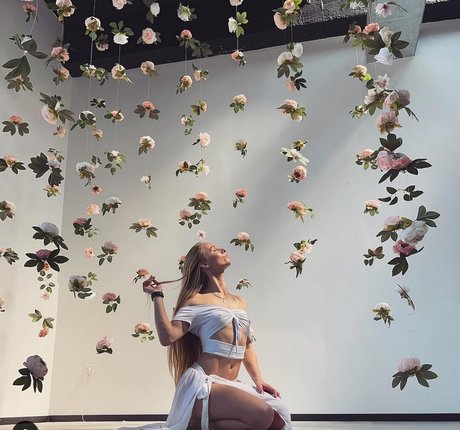 Anastasia Gavrilova art star photo