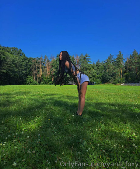 yanafoxy free model adult image