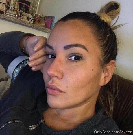 vixeen naked model gallery