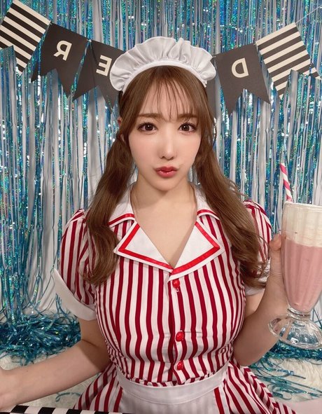 Koyoi Konan nice model photo