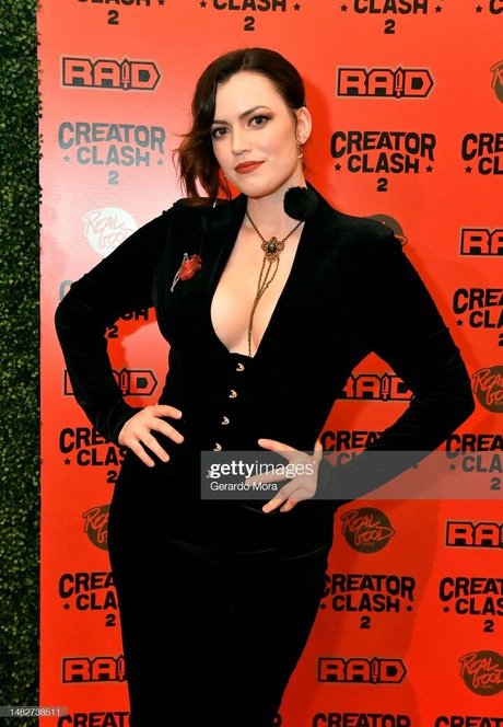 RipMika model adult photo