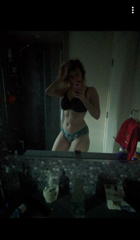 RipMika porn model image