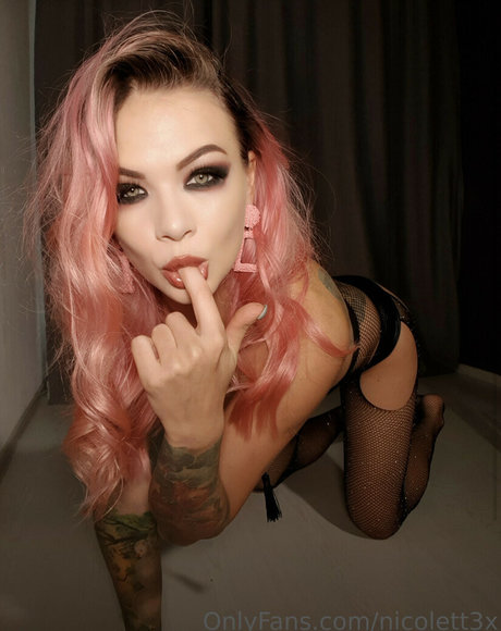 Nicolettxxx model free photos