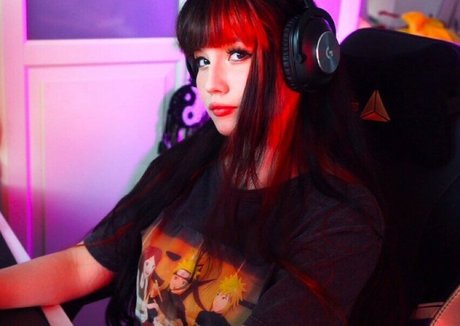 Shini Waifu hot star photos