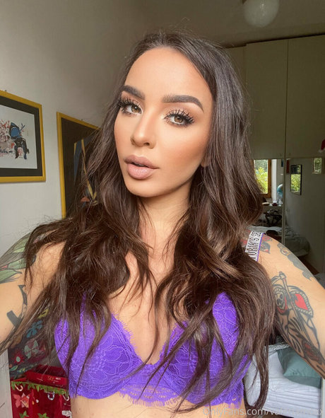 Vandoll SG pornstar nudes images