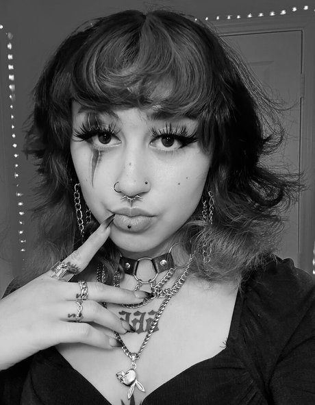 Suedmza star naked gallery