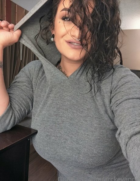 arckeyanne model art photo