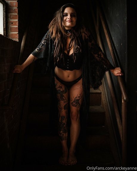 arckeyanne model naked image