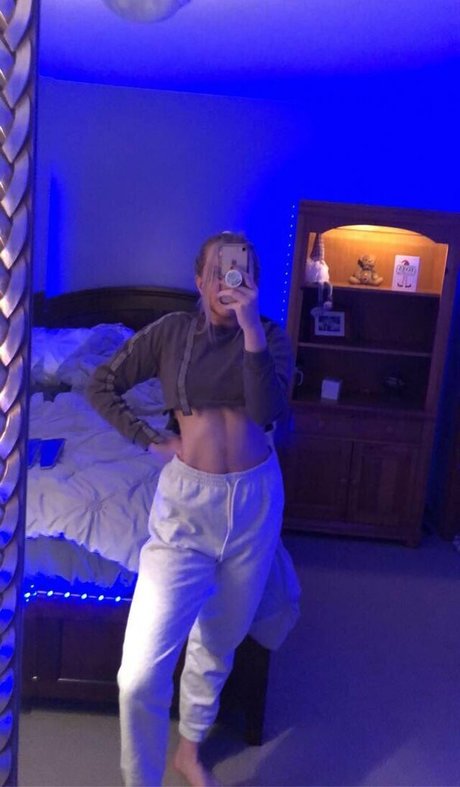 kateszn naked model pic