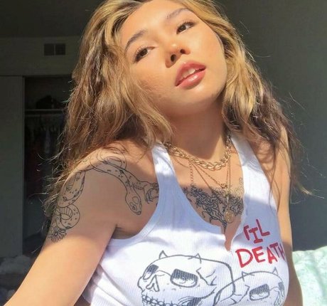 Mikah Tia erotic pornstar photos