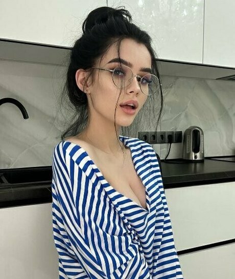 t megan model pretty img