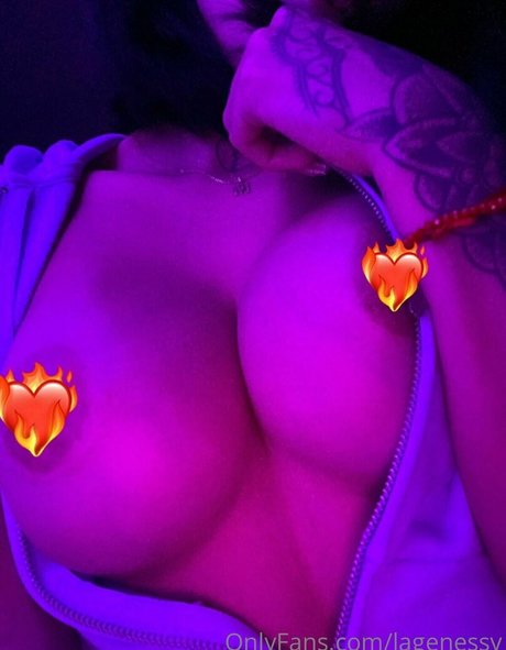 Genessy sexy star pic