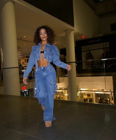 Flor De La Rosa pornstar sexy image