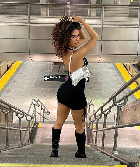 Flor De La Rosa model xxx photos