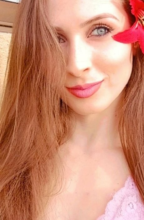 Gabi Mendes art actress images