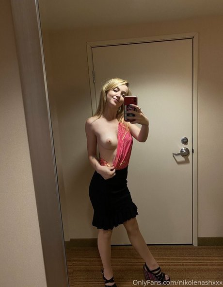 Nikole Nash pornstar sexy pictures