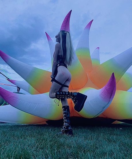 Lilplaybunny naked model image