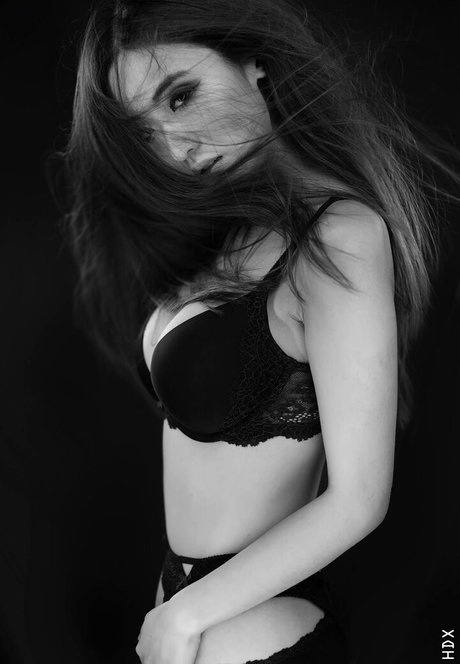 Emily108 nude pornstar pic