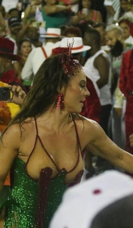 Paola Oliveira porn model archive