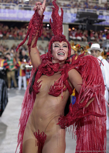 Paola Oliveira star nude image