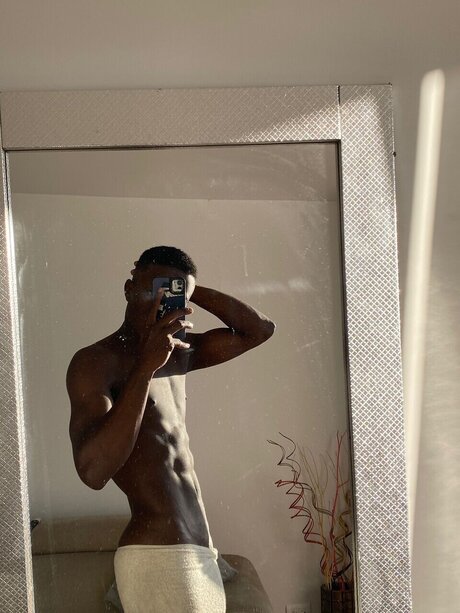 Mylowallacce art model photo