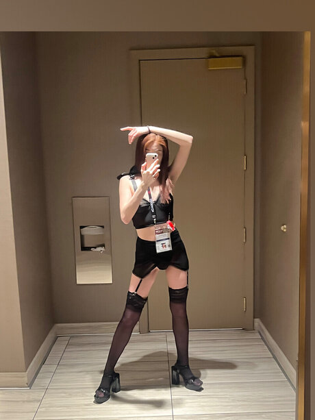 Ava Davis beautiful actress picture