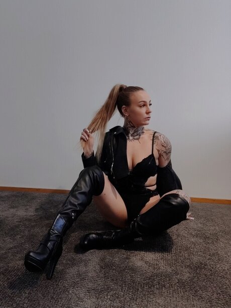 Carola pornstar art pictures