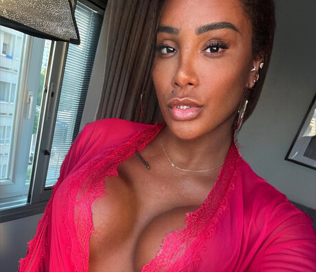 TS Vivi Carvalho_ naked pornstar pics