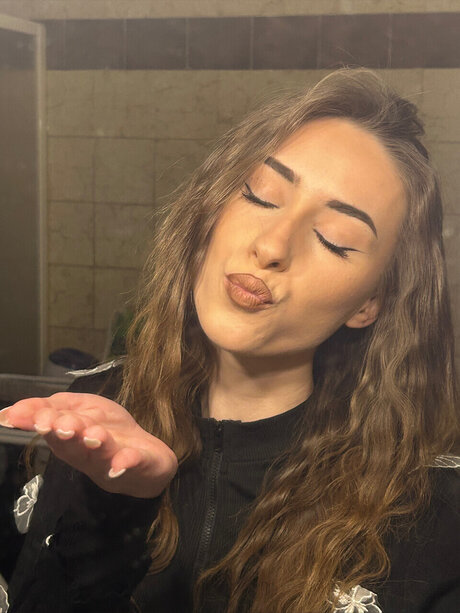 Martina VIP_ pretty pornstar img