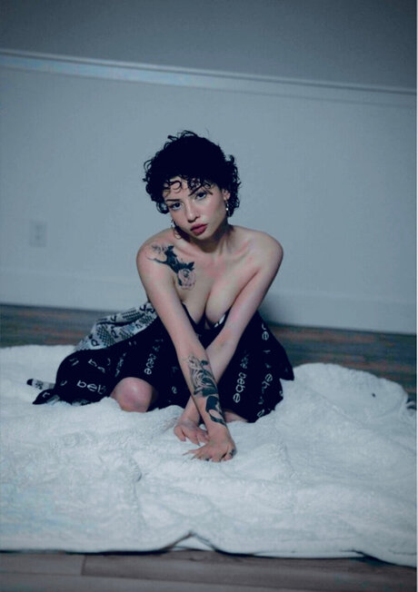 Luna Del Fuego model picture