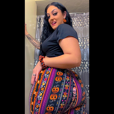 ThickGirlXOXO pornstar beautiful pictures