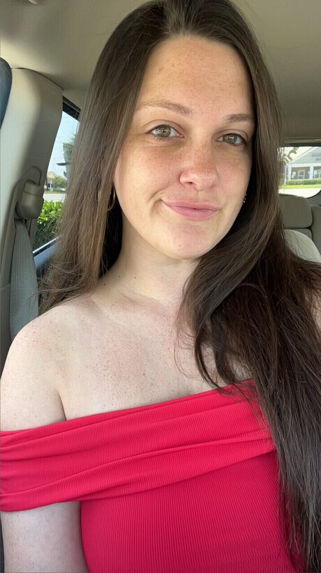 FaultyStars hot actress pics