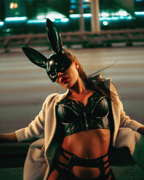 OSTRAYA adult star pic