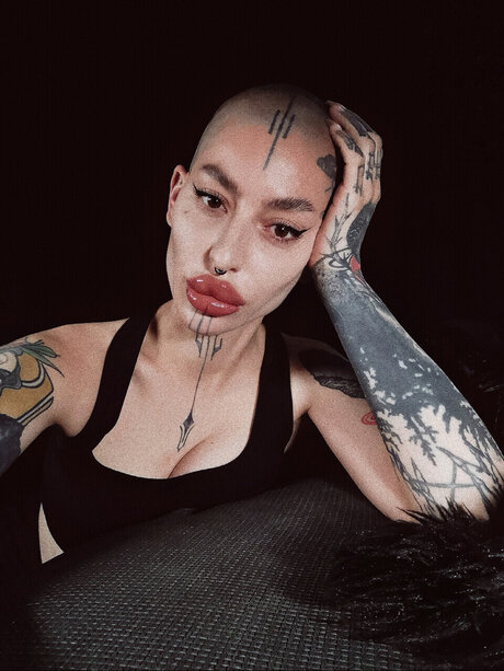 Lisbeth Nygma high quality model pictures