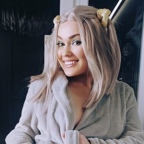 Petite Passion nudes star picture