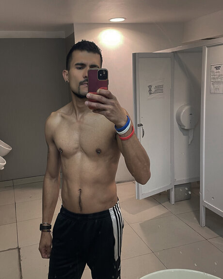 Chicogay model top img