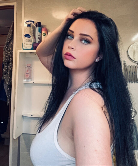 Brattan_ erotic pornstar pic