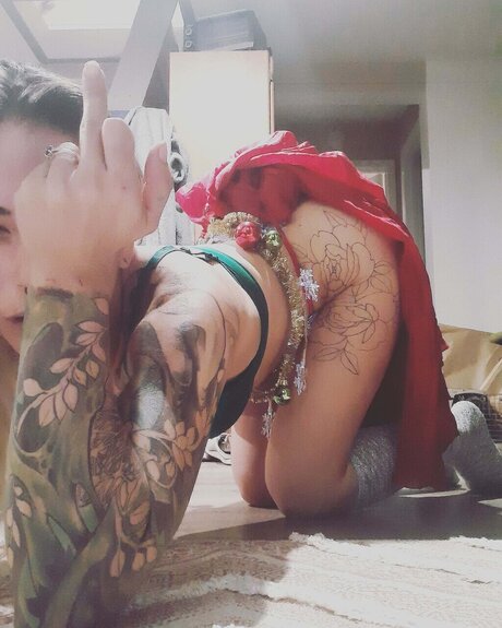 Morbid pyscatic model naked image