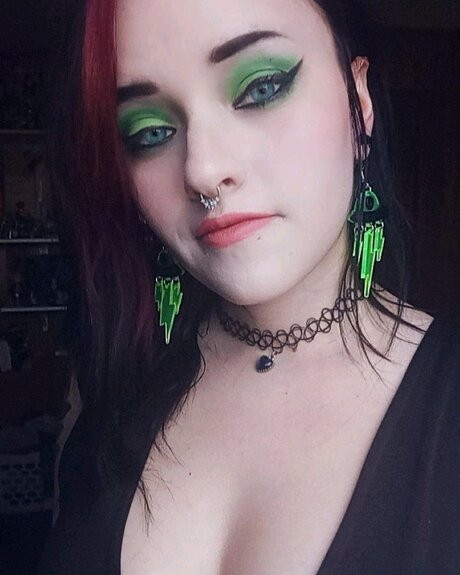 TheMazikeen star pornographic photo